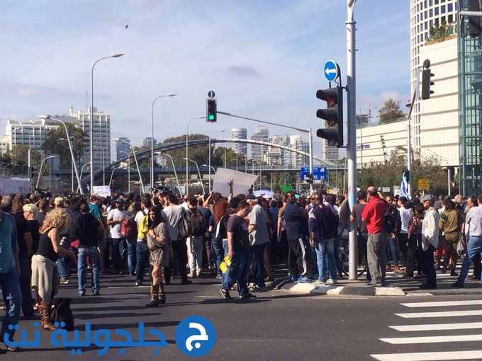 آلاف الأثيوبيين يغلقون طريق أيالون في تل أبيب
